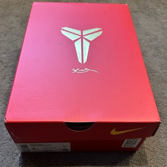 Nike Kobe V Boy’s Black and Gold Athletic Shoes - New never worn in box - Picture 9 of 9